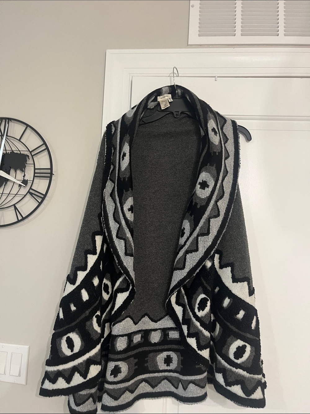Cozy Black & Gray Patterned Open-Front Women’s shawl with crowl next